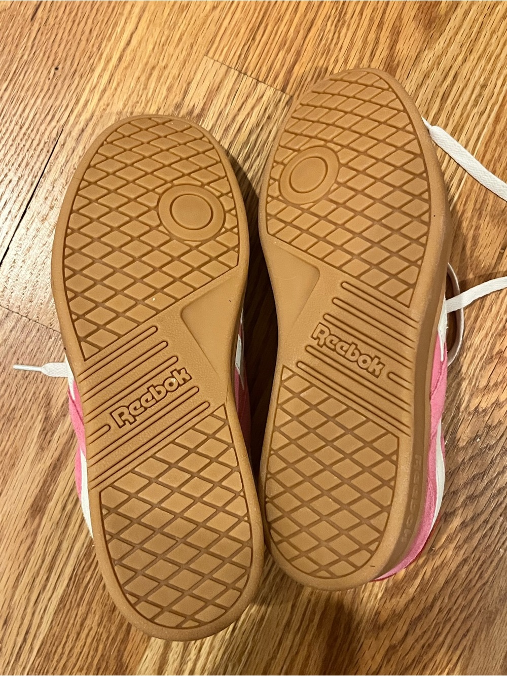 Pink suede Reeboks - Picture 4 of 5